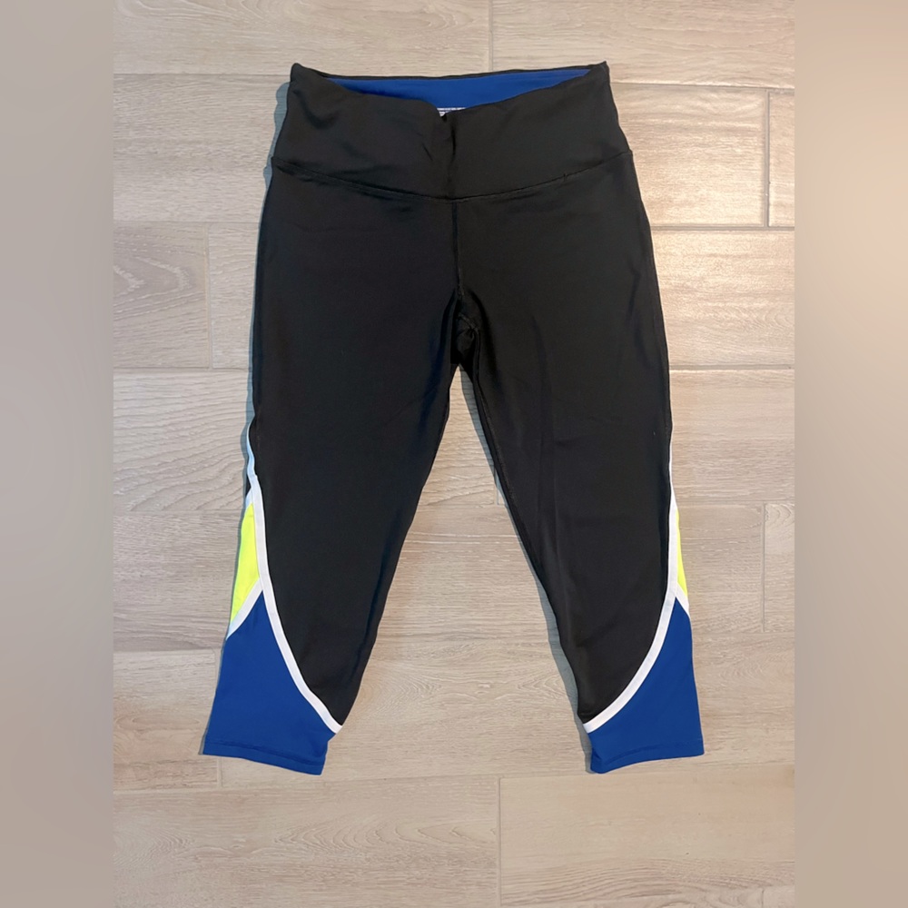 Victoria Secret Sport Knockout Capri Size M